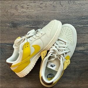 Nike Dunks Low (Women)